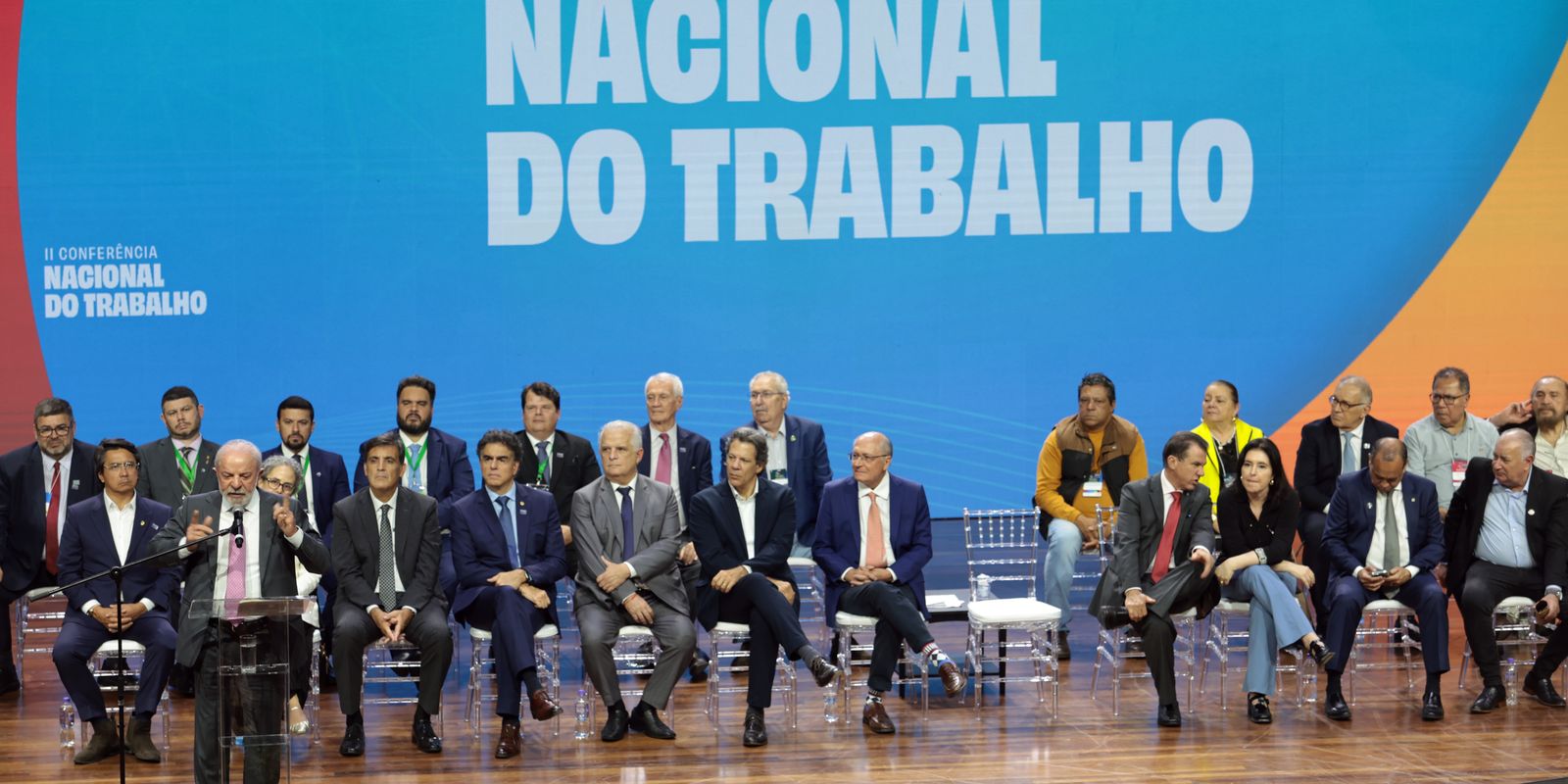 Lula propõe acordo para fim da escala 6x1