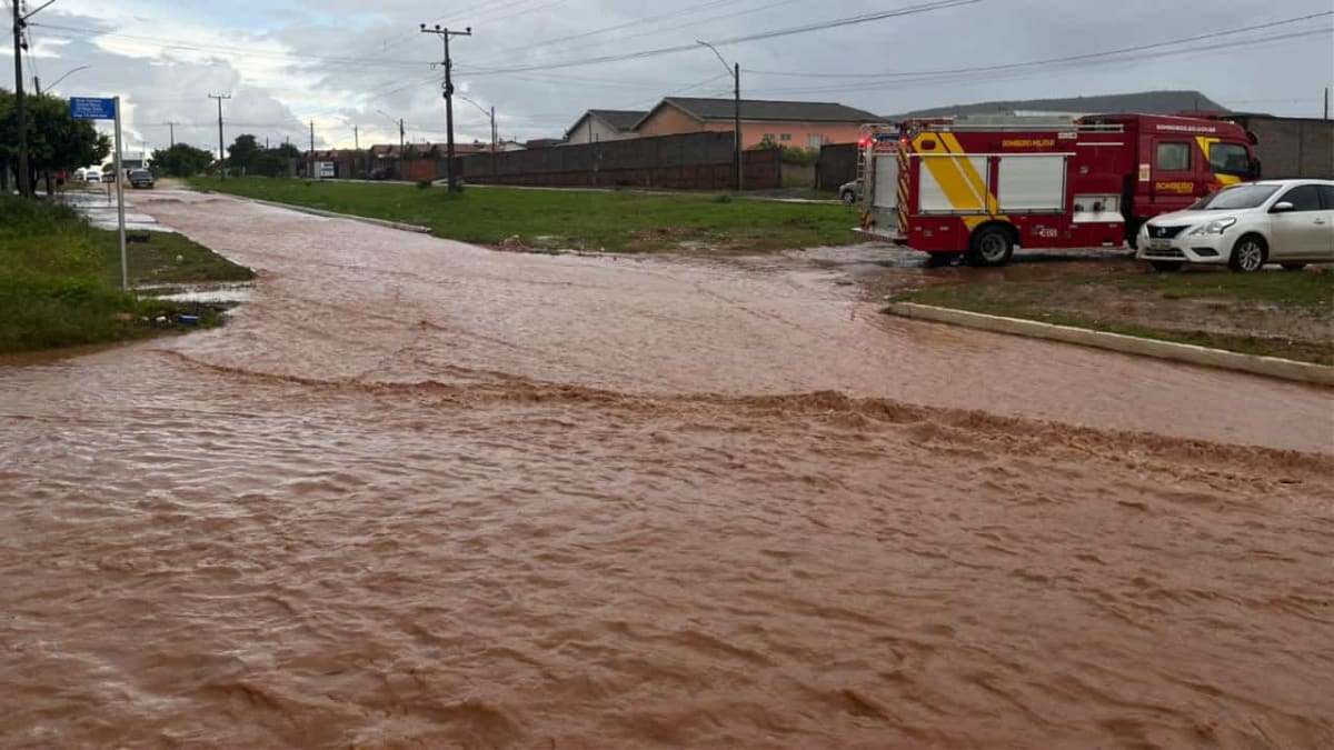 Quase 100 crianças são retiradas de creche após alagamento em Posse