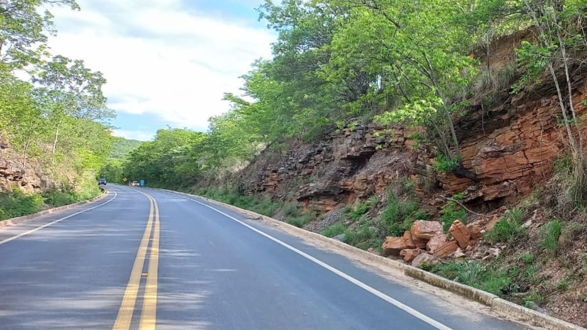 Tráfego na MGC-135 entre Pedras de Maria da Cruz e Lontra opera em sistema Pare e Siga para obras