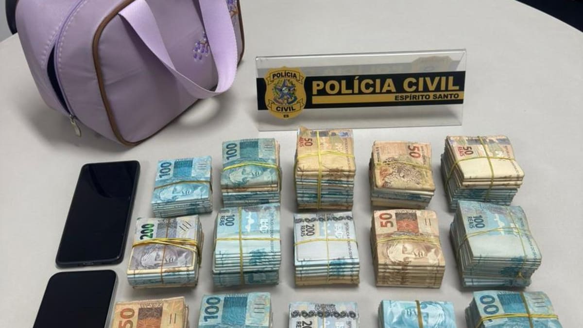 Polícia Civil apreende R$ 200 mil na BR-101 em Cariacica para compra de fuzis