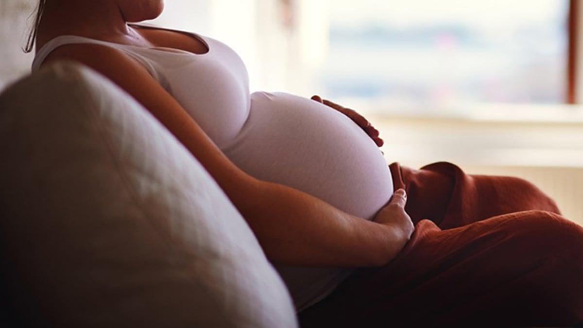 Rede pública de Goiás amplia apoio psicológico e privacidade para mães que enfrentam a perda do bebê