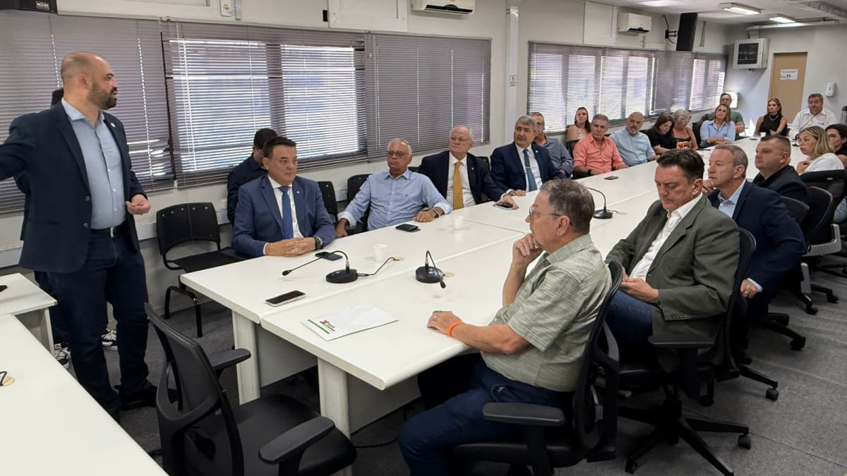 Deputado defende ampliação de leitos hospitalares e planejamento da saúde na Amvali