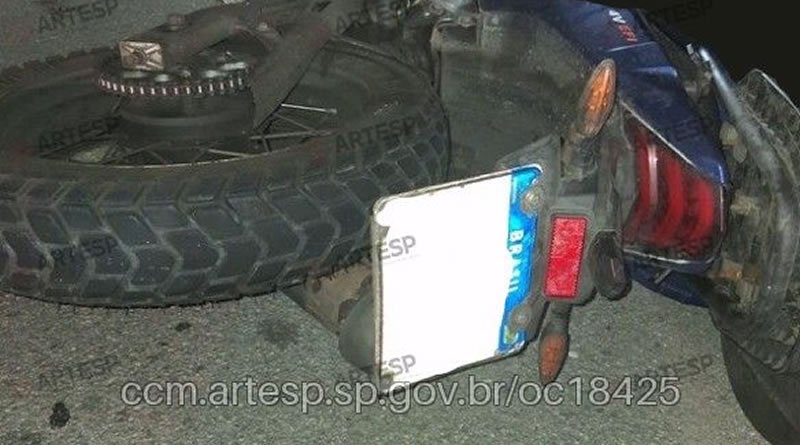 Motociclista é encontrado morto com ferimentos por arma de fogo na SP-055 em São Vicente