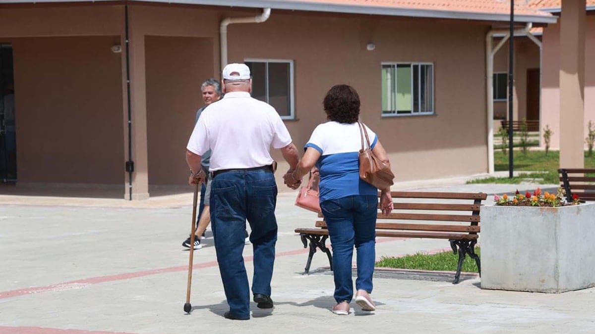 Paraná registra 13 mil internações por quedas de idosos em um ano; mulheres são as principais vítimas