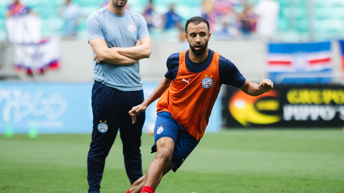 Volante Caio Alexandre retorna aos treinos do Bahia e deve jogar clássico contra Vitória