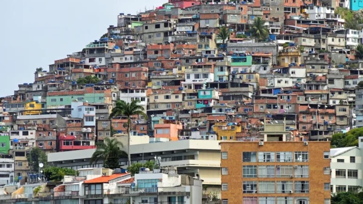 Rio de Janeiro tem alta concentração de favelas em áreas de risco ambiental