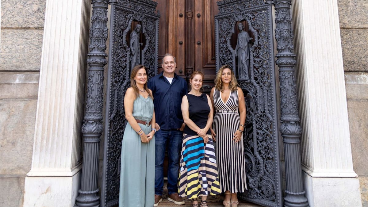 Gradil e portões da entrada principal do Museu da República são restaurados após cinco meses