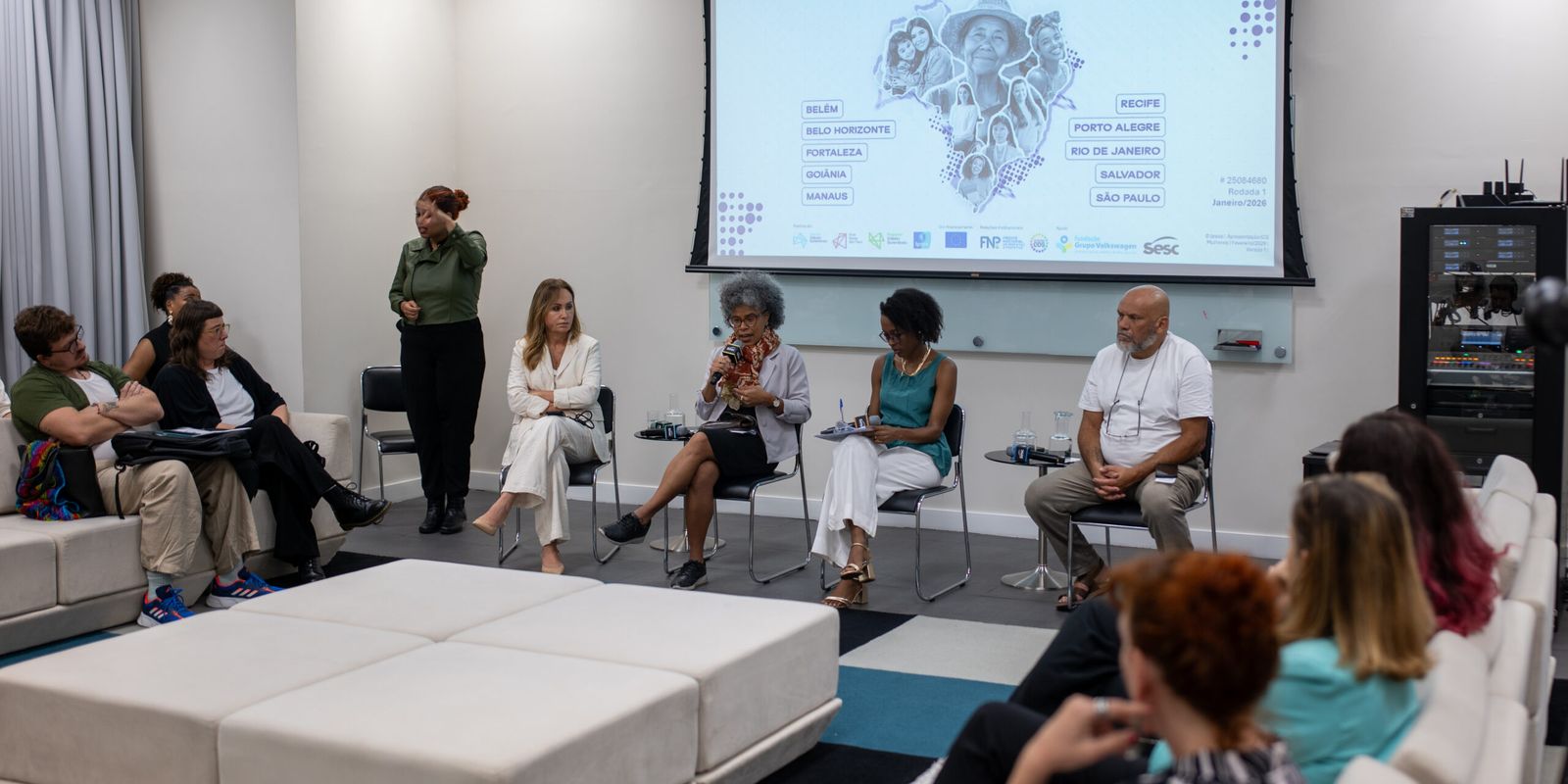Sete em cada dez mulheres já sofreram assédio em espaços públicos