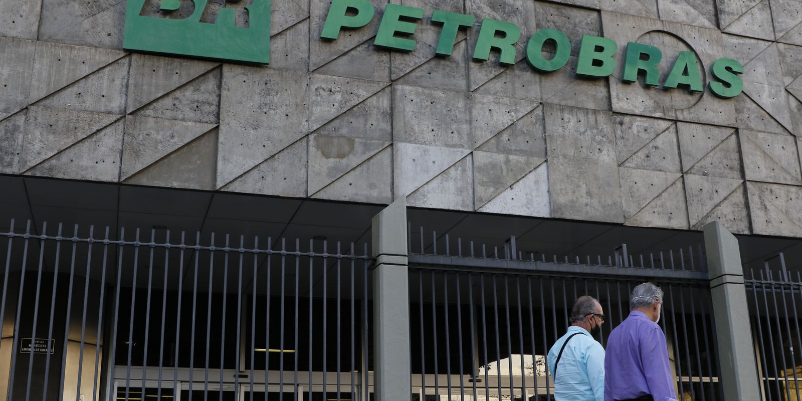 Petrobras registra lucro recorde em 2025 com alta produção de petróleo