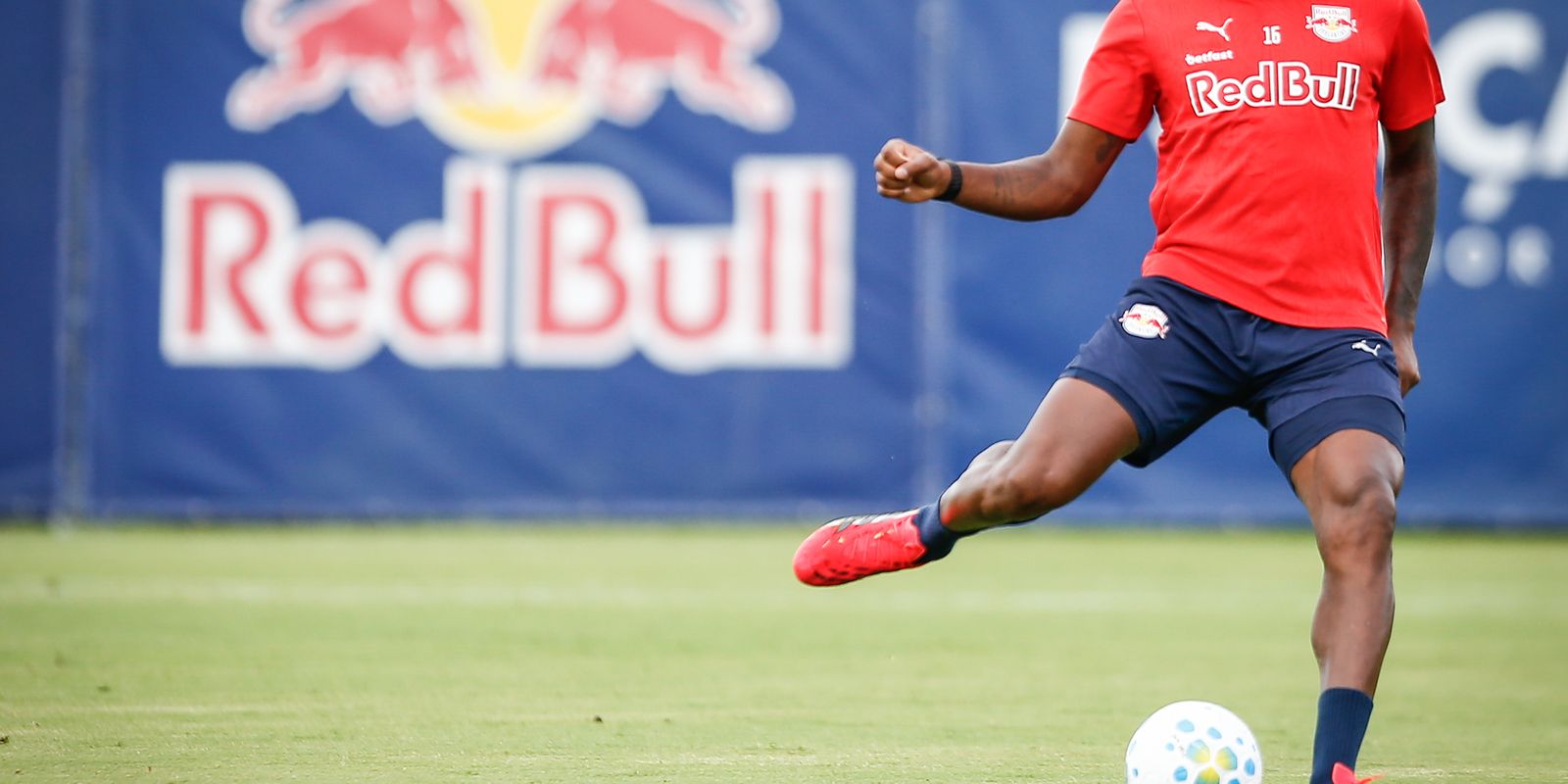 Zagueiro do Bragantino é suspenso por declarações machistas