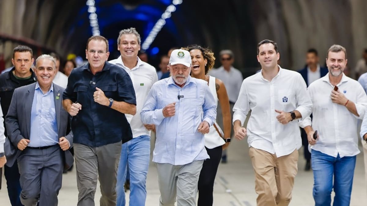 Prefeito do Rio anuncia renúncia para disputar governo do estado