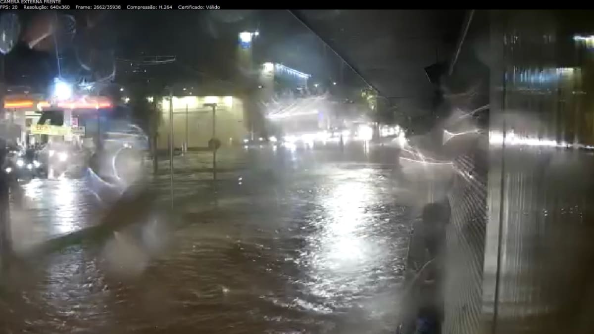 Chuva forte provoca interdições em avenidas de Belo Horizonte por risco de alagamentos