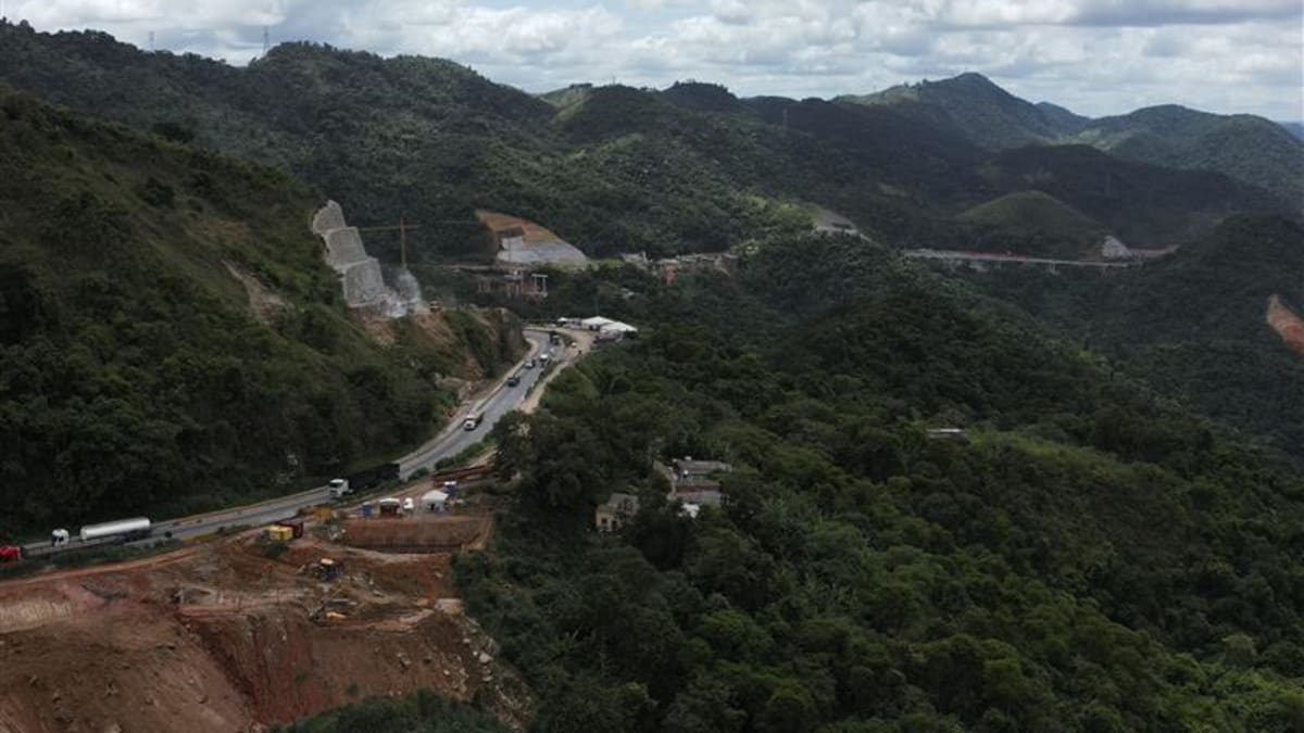 Detonações de rochas continuam na Serra das Araras para obras em rodovia fluminense