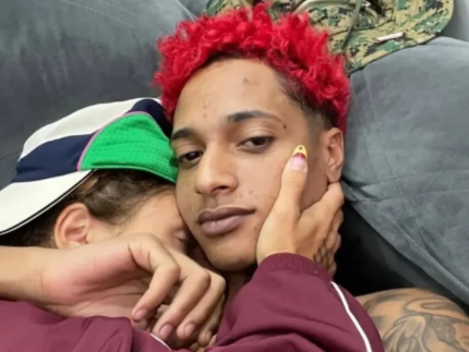 Oruam publica foto com a noiva e faz reflexão em meio à condição de foragido