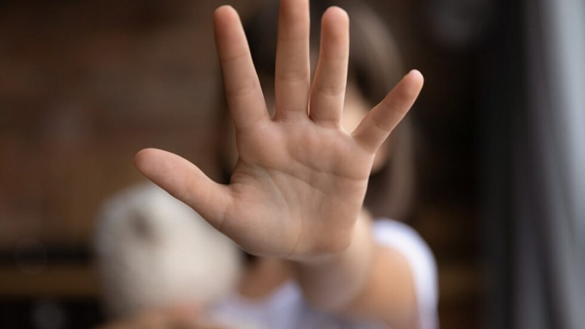 Homem é condenado a mais de 18 anos de prisão por abuso da filha de 4 anos em Balneário Arroio do Silva