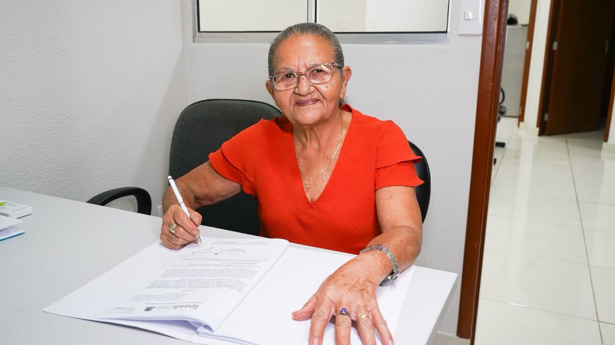 Dona Maria Orlides celebra 36 anos de serviço público em Linhares