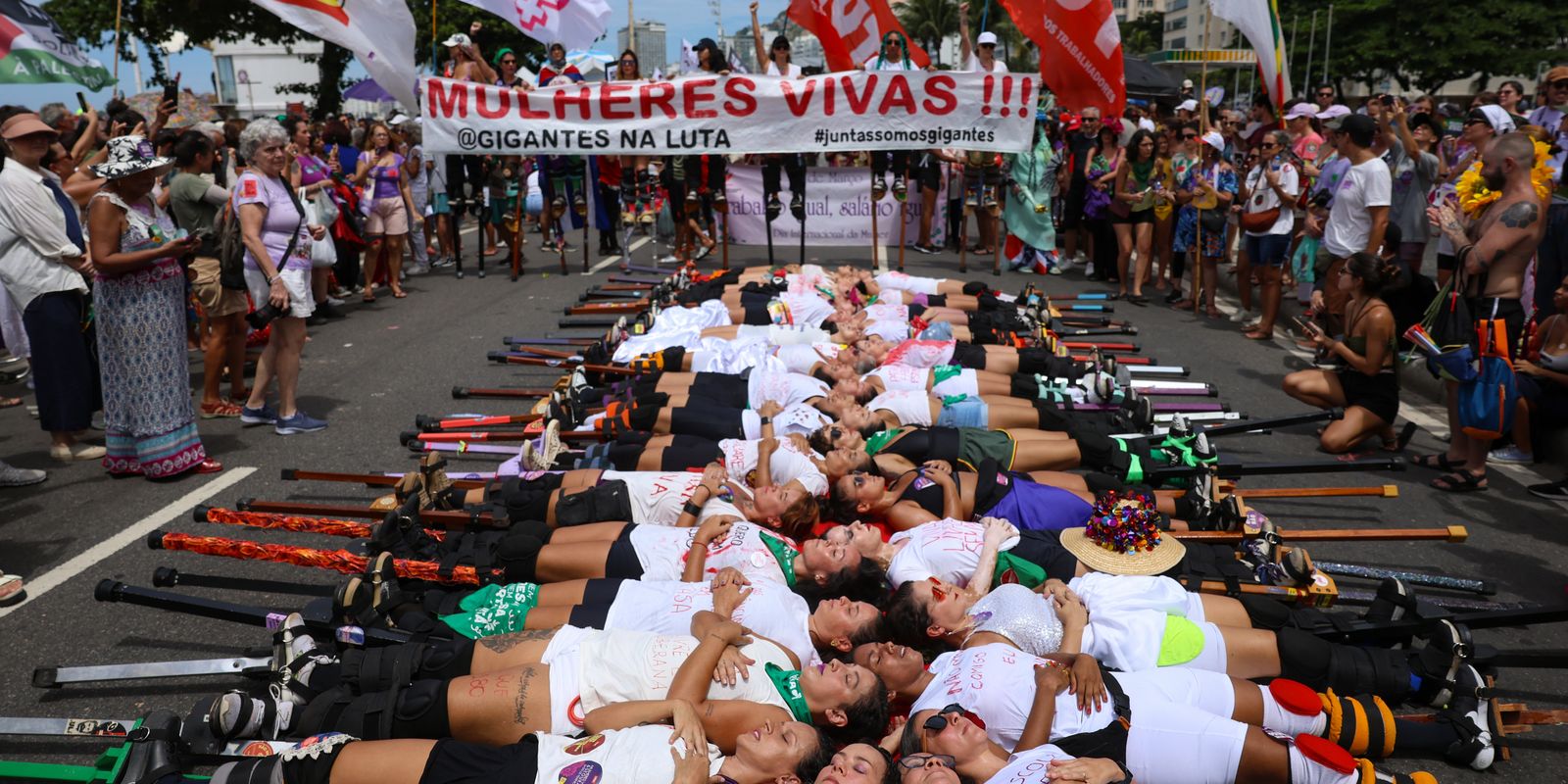 Marcha em Copacabana destaca fim da violência de gênero