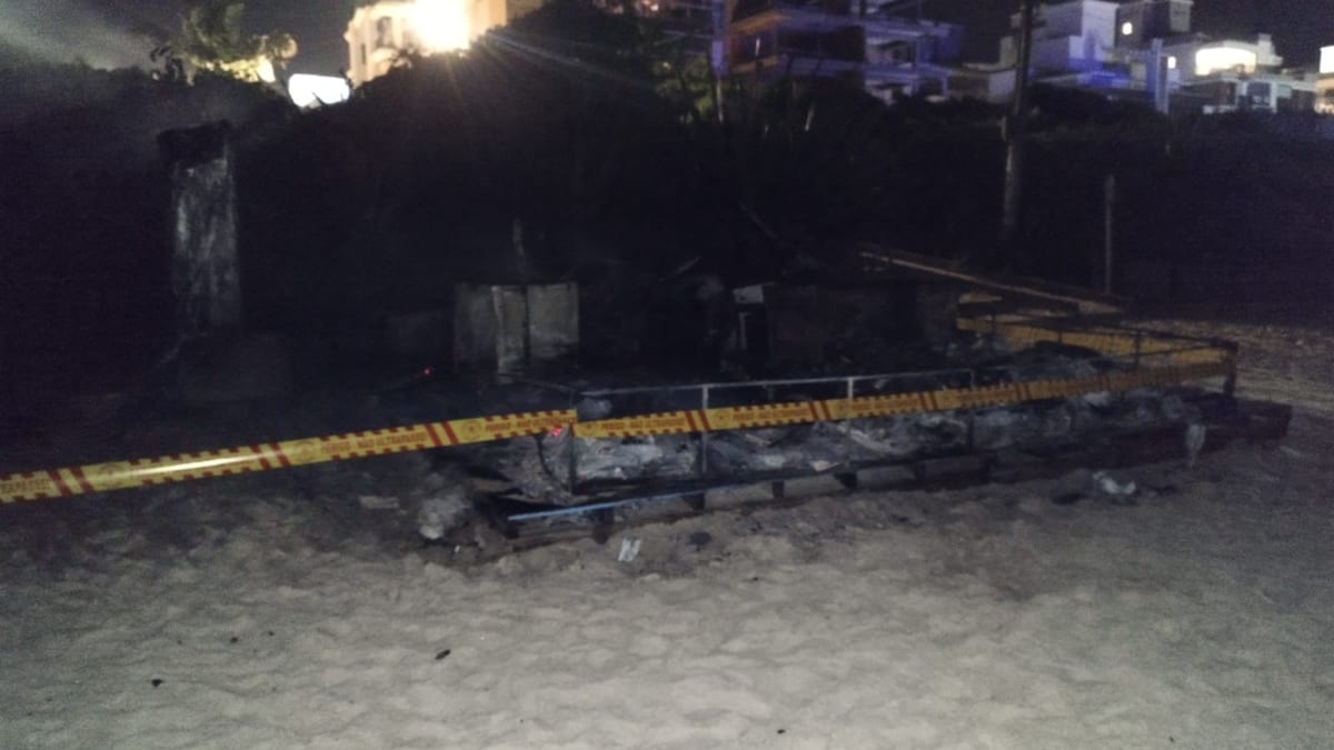 Incêndio destrói quiosque na Praia Grande em Governador Celso Ramos