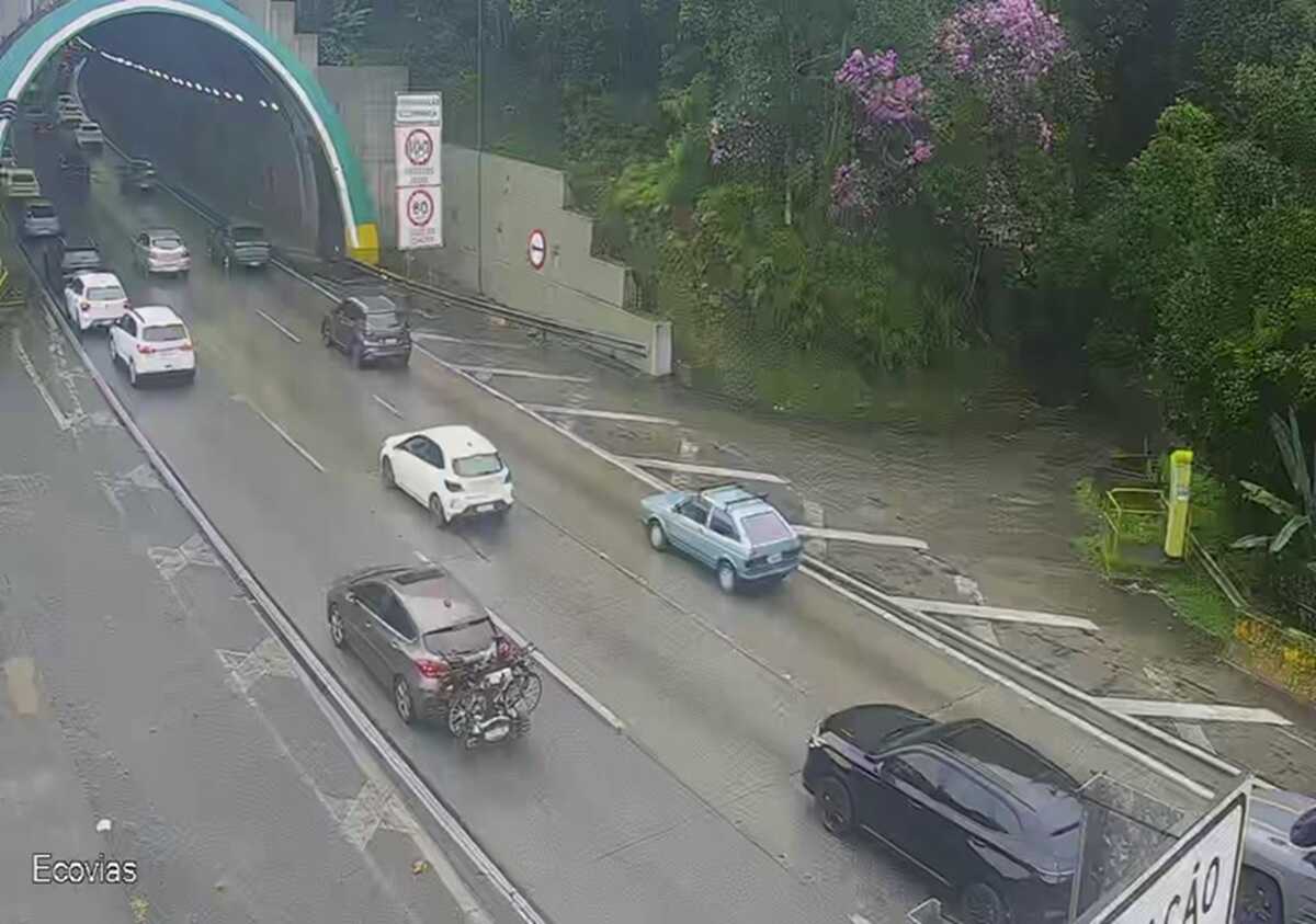 Acidente e alto fluxo causam congestionamentos no Sistema Anchieta-Imigrantes