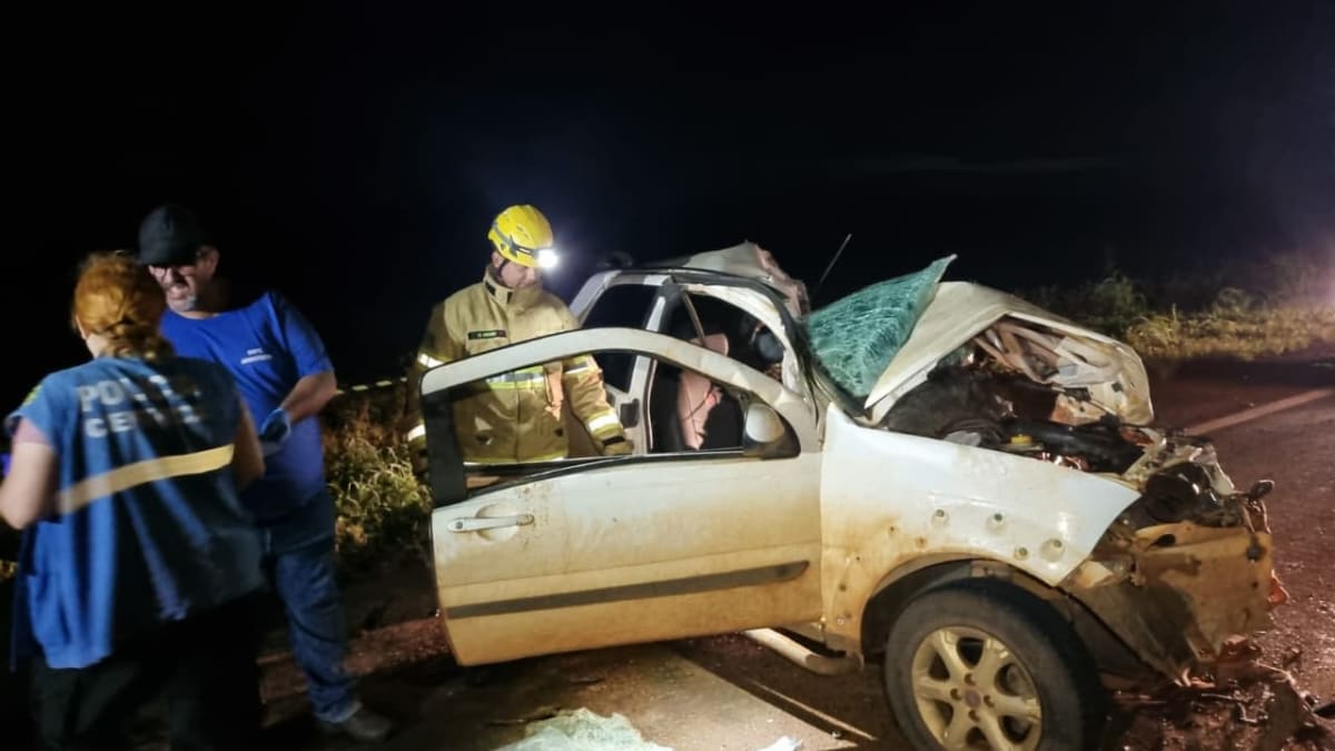 Colisão entre caminhão e caminhonete na GO-174 mata dois homens
