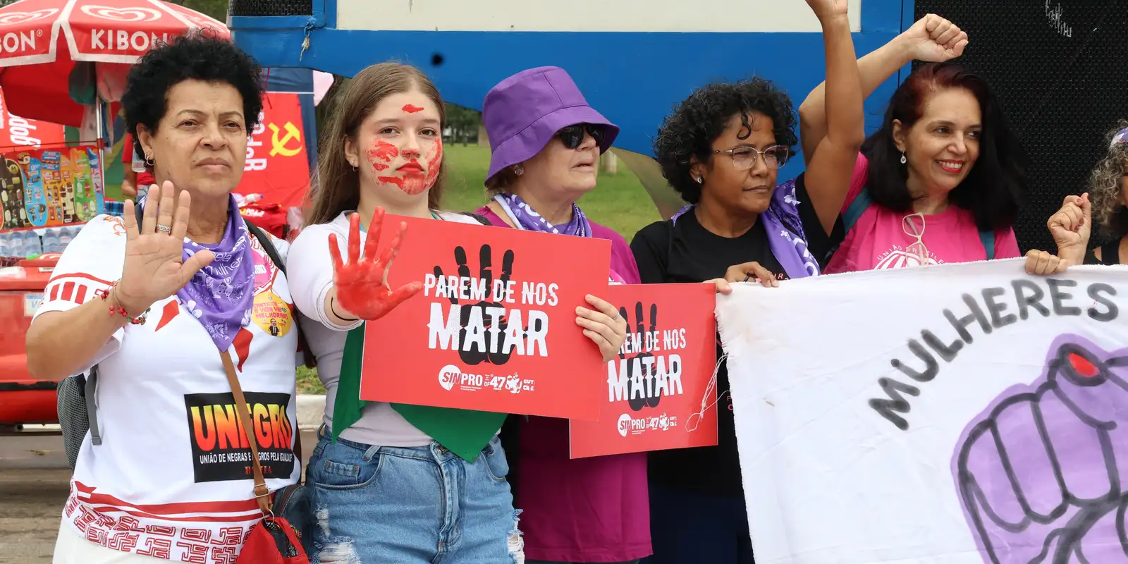 Mulheres realizam protestos pelo Dia Internacional da Mulher em várias cidades brasileiras