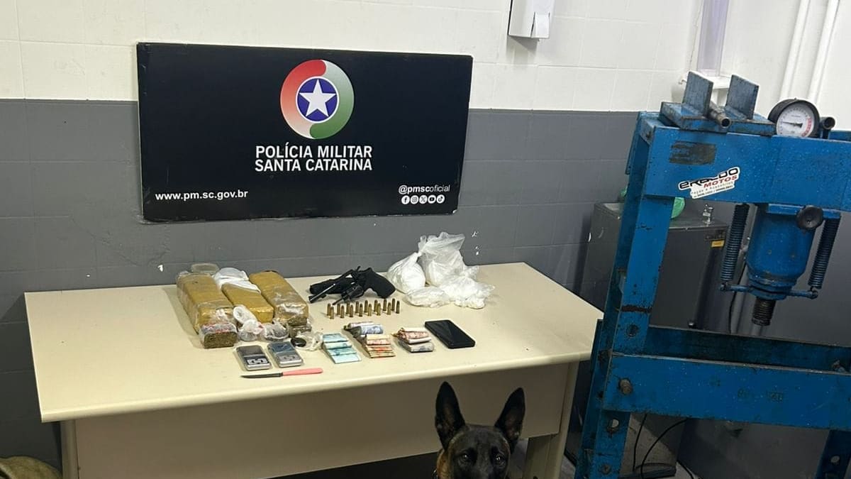 Denúncia de sequestro de adolescente resulta em prisões por estupro e tráfico em Santa Catarina