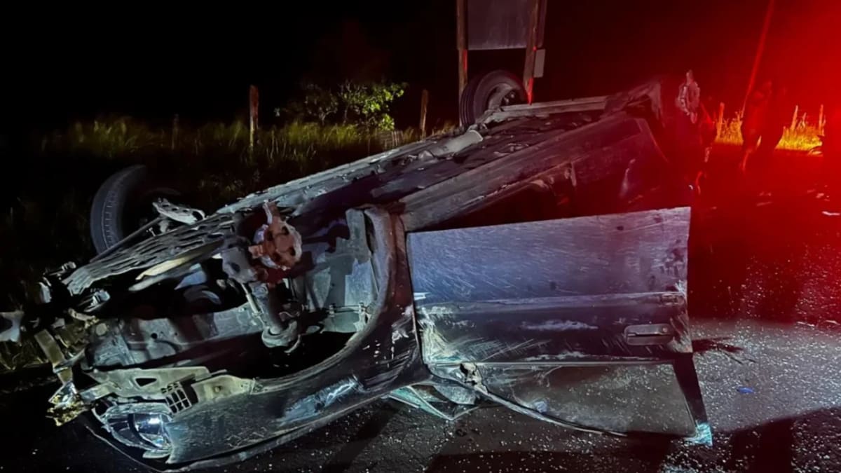 Carro capota na SC-110 em Urubici e ocupantes não são encontrados