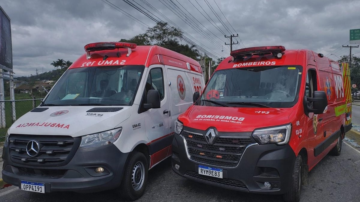 Jovem fica gravemente ferida após queda de moto em Jaraguá do Sul