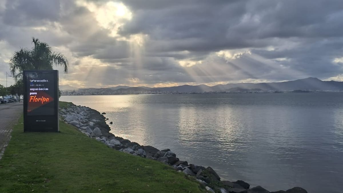 Semana começa com nebulosidade e temperaturas amenas em Florianópolis e região