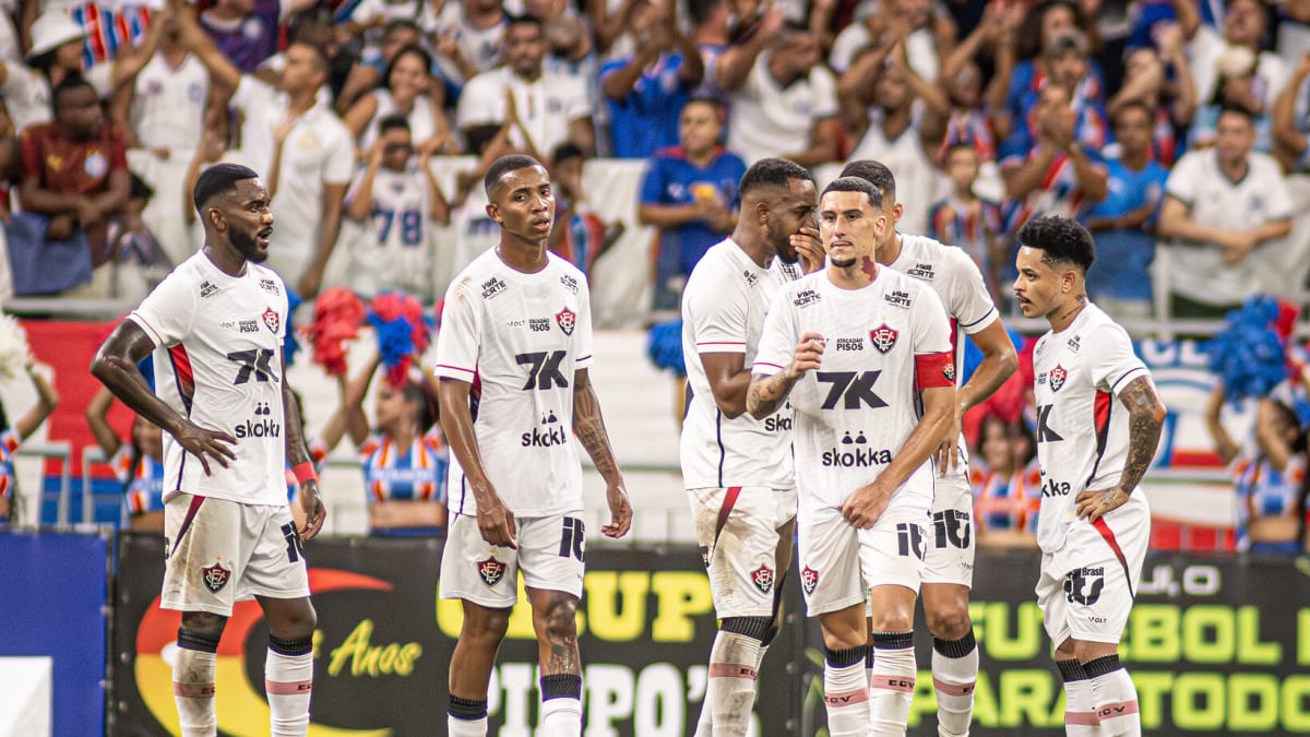 Vitória terá reforços na defesa e meio-campo para o