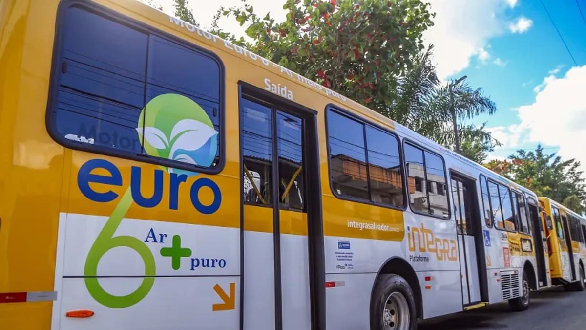Motorista em surto rouba ônibus da garagem em Lauro de Freitas