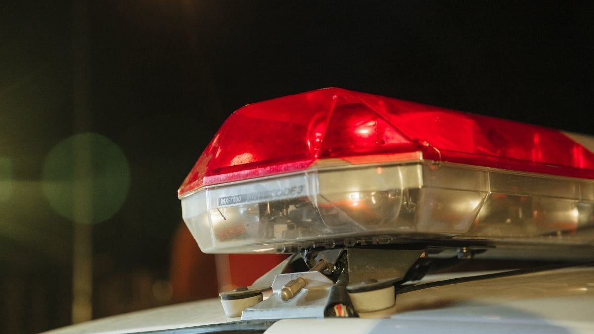 Homem armado invade casa de ex-companheira e tenta matar atual namorado em Blumenau