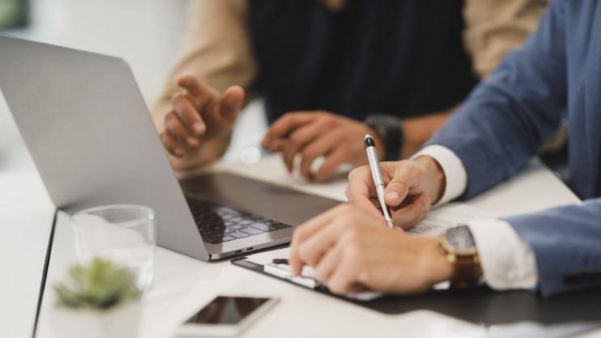 Escassez de talentos no Rio de Janeiro atinge 80% e desafia empresas a inovar em estratégias de contratação