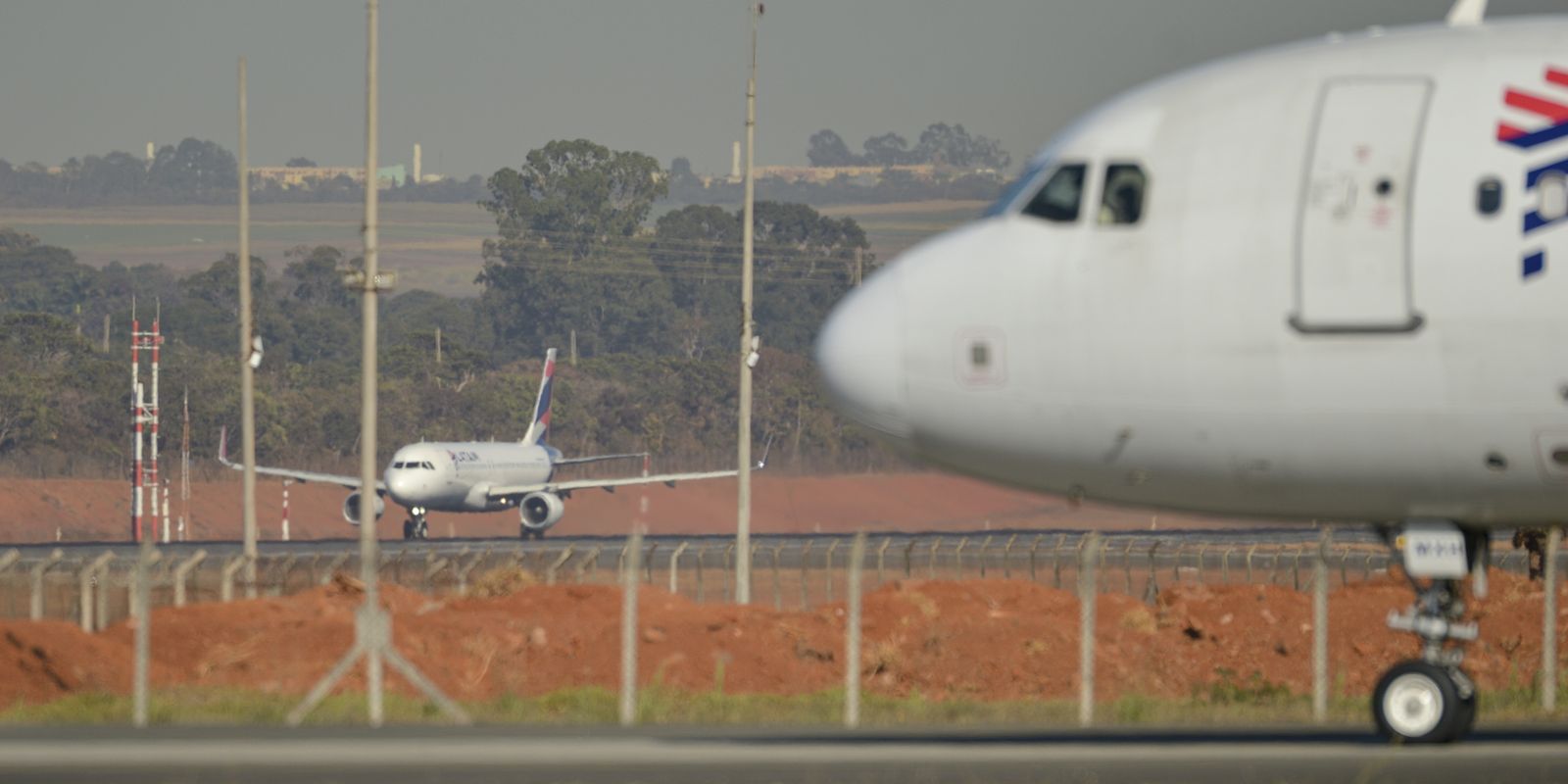 Voo da Latam em Brasília é inspecionado após falsa ameaça de bomba