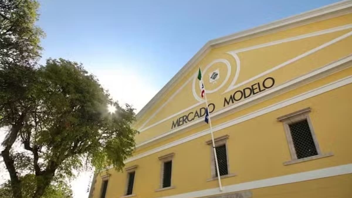 Turistas francesas são cobradas em valor cinco vezes maior por garrafas de pimenta no Mercado Modelo