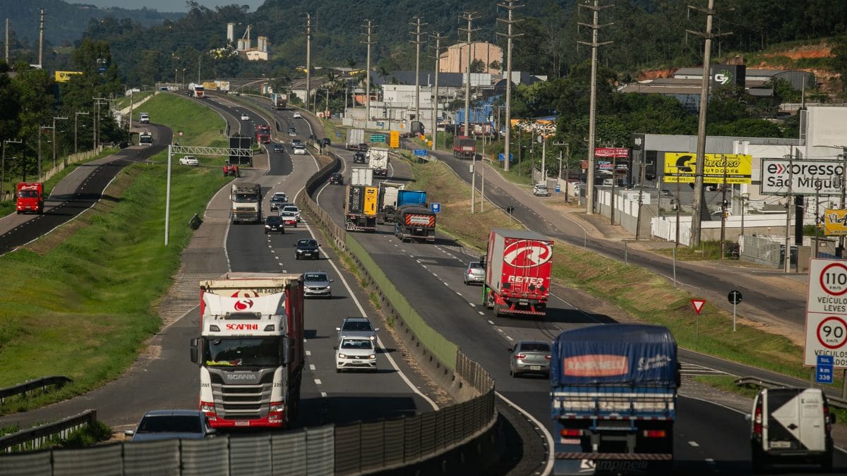 Trecho movimentado da BR-101 em Tubarão terá interdição parcial para obras
