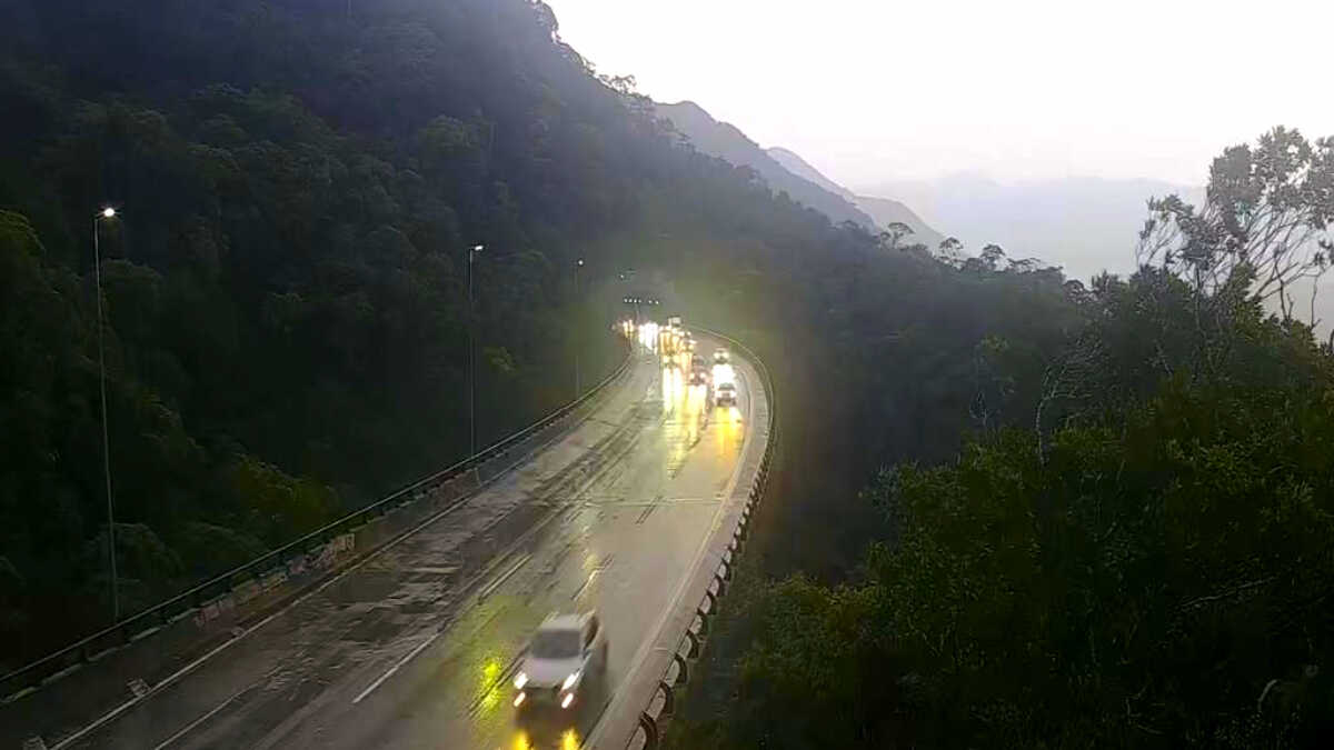 Sistema Anchieta-Imigrantes registra lentidão em três trechos na subida para São Paulo