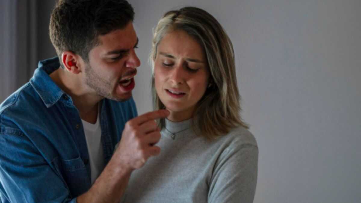 'Love Bombing': Manipulação Emocional em Relacionamentos e Como Quebrar Ciclos Tóxicos