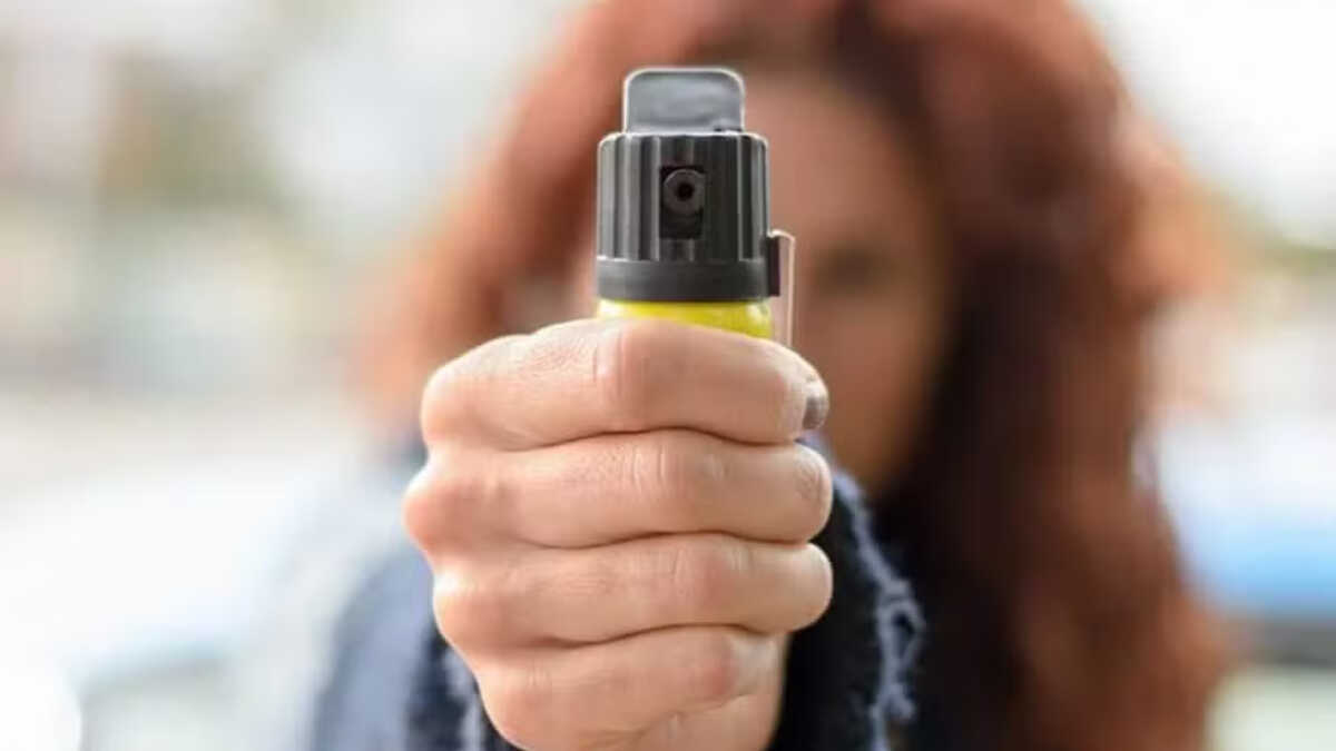 Câmara aprova projeto que autoriza spray de pimenta para mulheres a partir de 16 anos