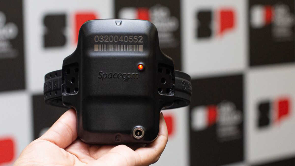 Programa em São Paulo monitora agressores com tornozeleira eletrônica e alerta vítimas em tempo real