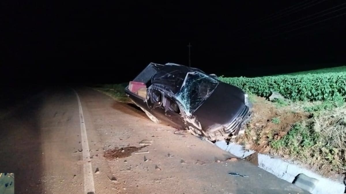Casal de idosos morre após caminhonete capotar na BR-470 em Campos Novos