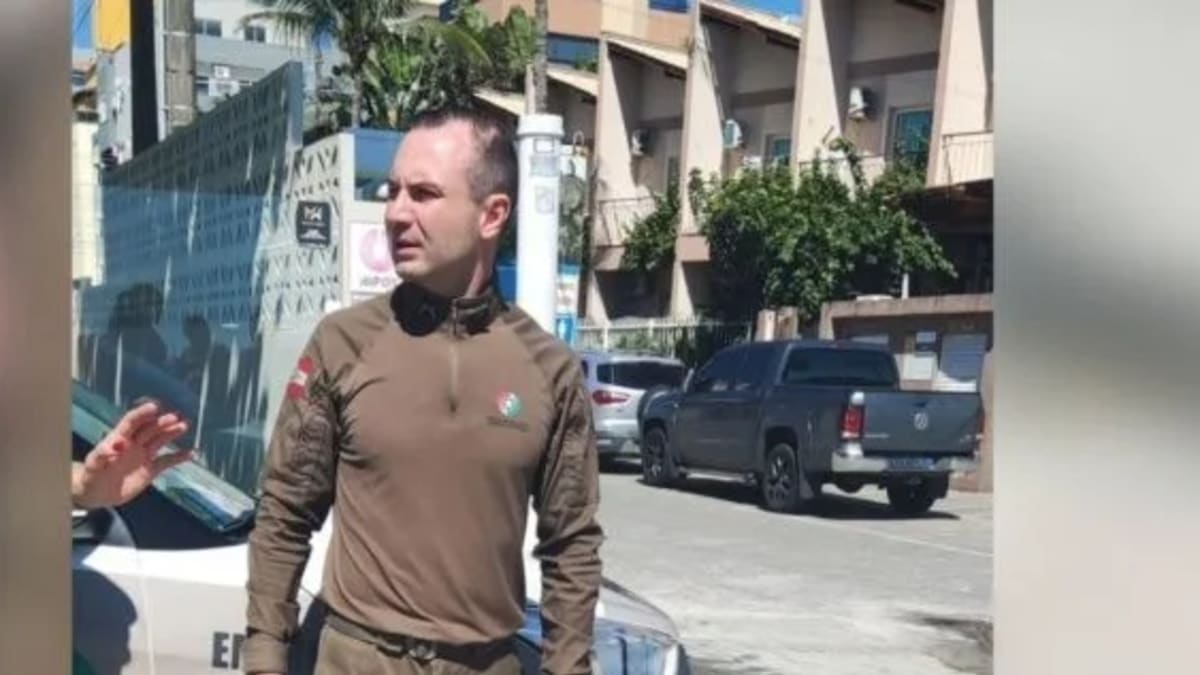 Sargento da Polícia Militar salva homem de afogamento na praia de Bombas em Bombinhas