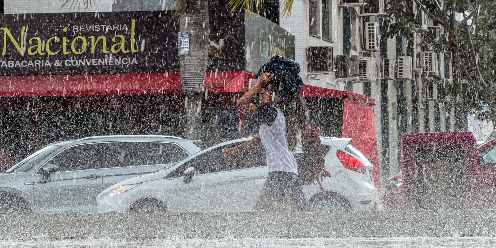 Alerta laranja de chuva atinge Distrito Federal e dez estados