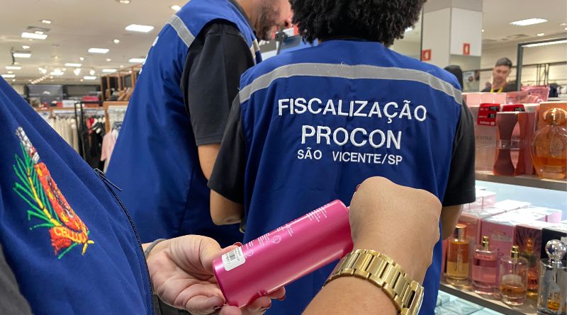 Procon de São Vicente fiscaliza comércio em ação especial pelo Dia do Consumidor