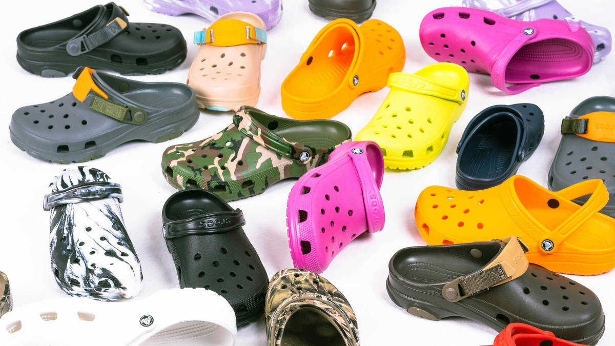 Ortopedista proíbe filho de 3 anos de usar chinelo de borracha por riscos a pés e tornozelos