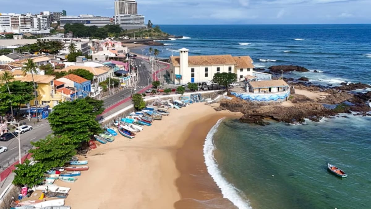 Mulher morre afogada na praia do Rio Vermelho, em Salvador