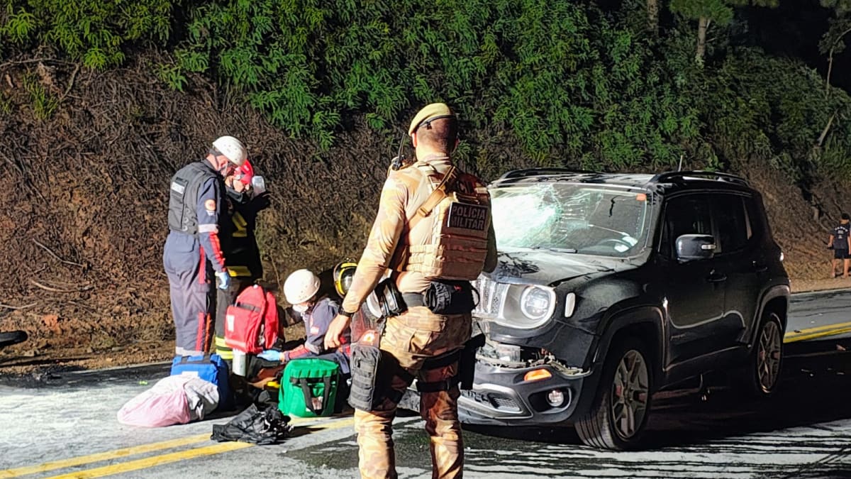 Grave acidente entre carro e moto deixa motociclista em parada cardiorrespiratória em Jaraguá do Sul