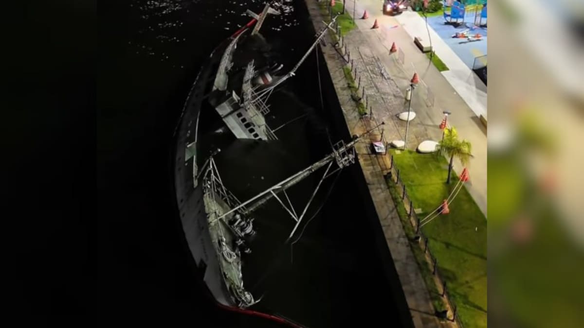 Navio de pesquisa Professor W. Besnard afunda parcialmente no Porto de Santos