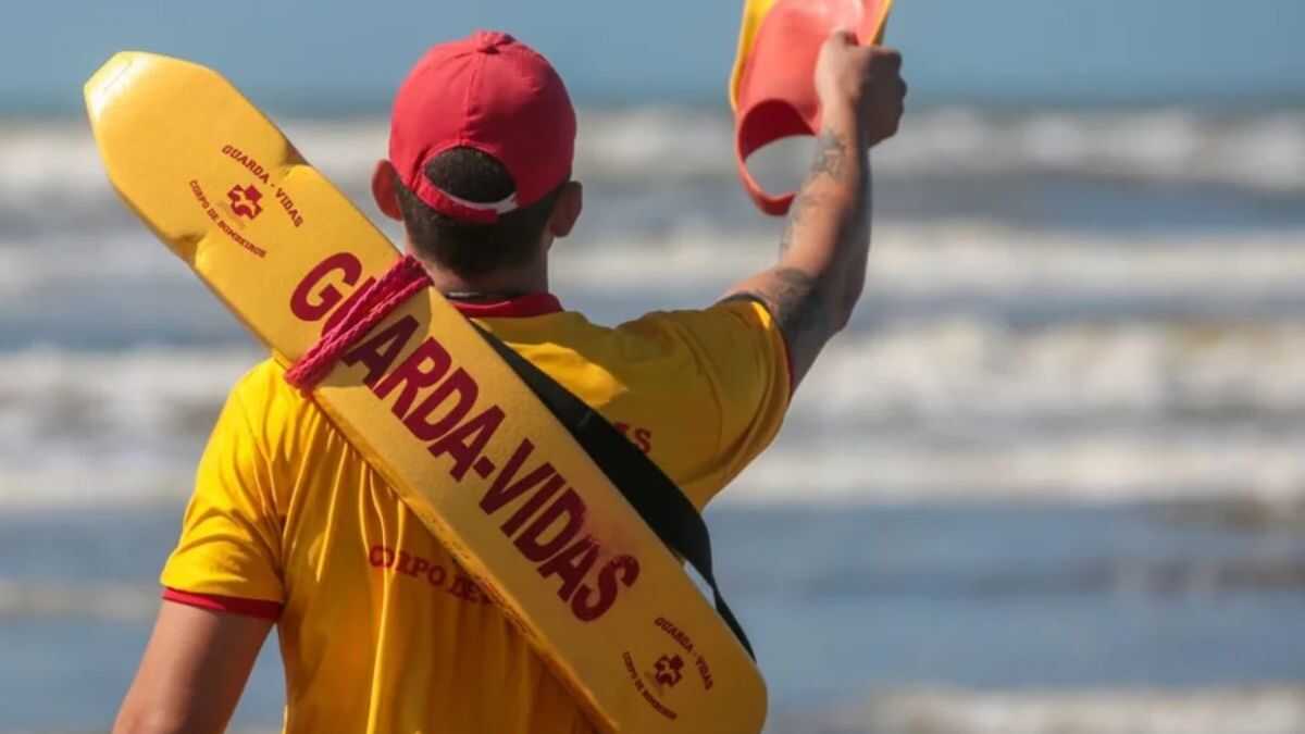 Grupamento Marítimo resgata 31 pessoas com vida em um único dia no litoral de São Paulo