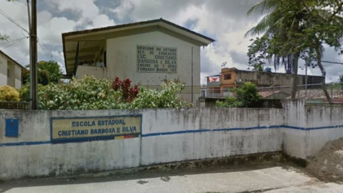 Adolescente esfaqueia três colegas em escola de Barreiros, PE